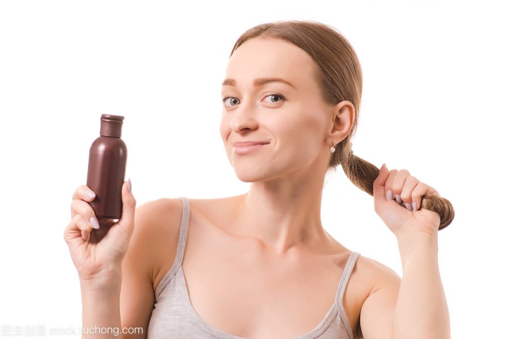 秀發(fā)如絲 年輕女性如何通過油類沐浴用品呵護(hù)美麗秀發(fā)